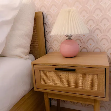 Le Cocon Rose Jacuzzi Privé Rêve Et Douceur Appartamento