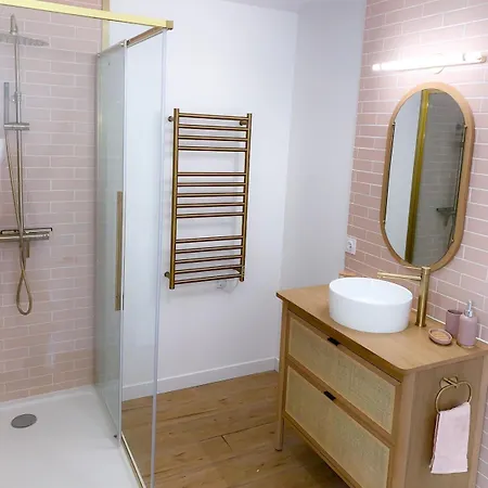 Le Cocon Rose Jacuzzi Privé Rêve Et Douceur Appartamento